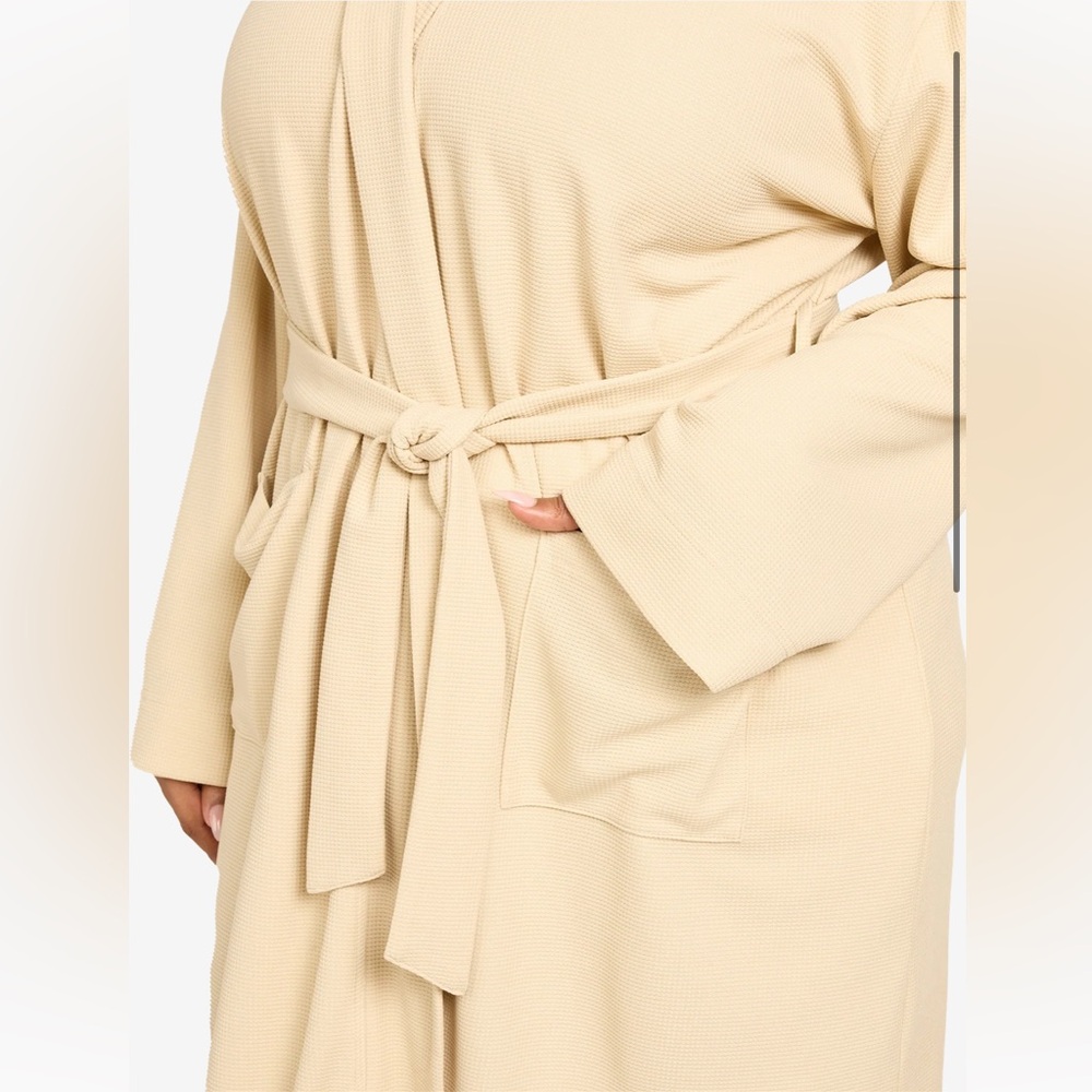 Line & Dot Waffle Knit Robe - Picture 5 of 8